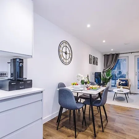 Monthly Deals,family,contractors, Business And Leisure * Manchester