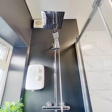 Elegant 2 Bed House Near Centre 펜션