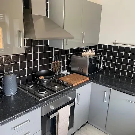 Yourlinkshouse Close To Etihad & Coop Live Arena - Sleeps 4 別荘