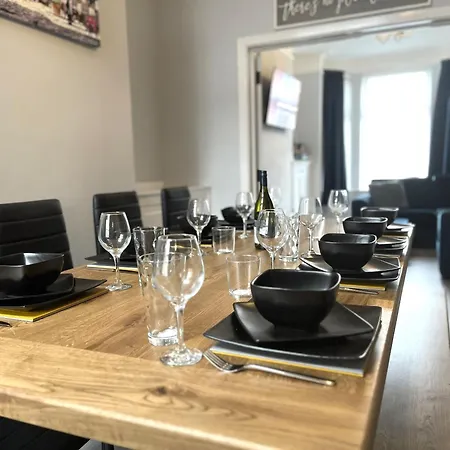Spacious Sleeps 8 Nr Etihad Coop Live & * Manchester