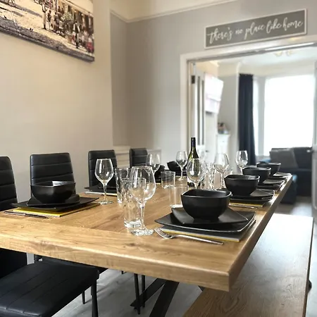 Spacious Sleeps 8 Nr Etihad Coop Live & Manchester