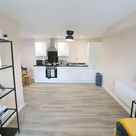 Pass The Keys Free Parking New Build Mins From Manc Old Traff *