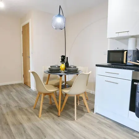 Pass The Keys Free Parking New Build Mins From Manc Old Traff Appartement *