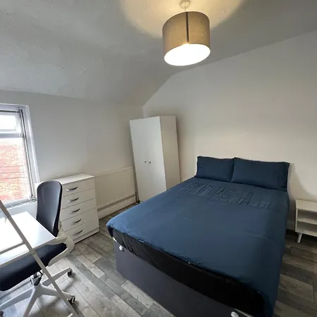 5 Bedroom Cozy And Spacious Home- Sleeps 10 People