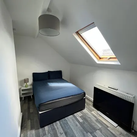 5 Bedroom Cozy And Spacious Home- Sleeps 10 People Hébergement de vacances