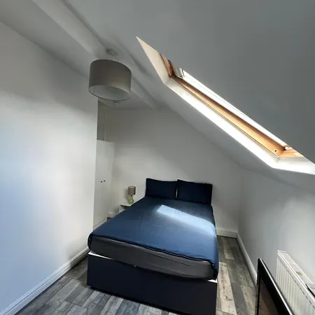 5 Bedroom Cozy And Spacious Home- Sleeps 10 People Prázdninový dům *