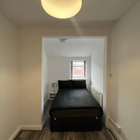 Hébergement de vacances 5 Bedroom Cozy And Spacious Home- Sleeps 10 People Manchester