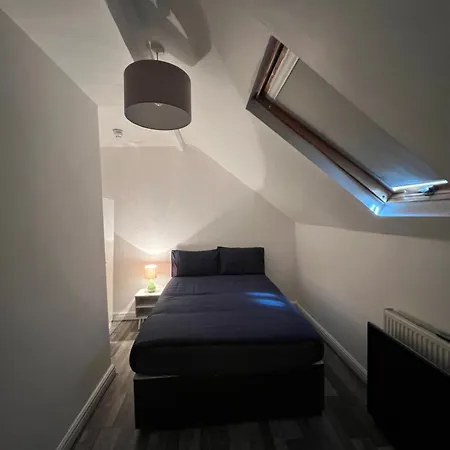5 Bedroom Cozy And Spacious Home- Sleeps 10 People Hébergement de vacances