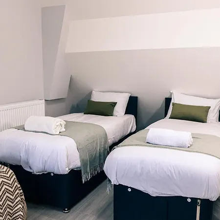 Spacious Stylish With Free Parking 10 Mins To Centre & Ao Arena Ideal For Groups & Long Feriehus