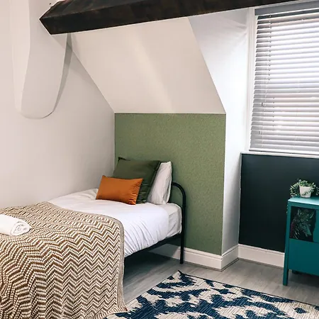 Spacious Stylish With Free Parking 10 Mins To Centre & Ao Arena Ideal For Groups & Long Feriehus *