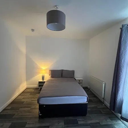 Hébergement de vacances 5 Bedroom Cozy And Spacious Home- Sleeps 10 People