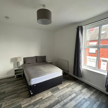 5 Bedroom Cozy And Spacious Home- Sleeps 10 People * Manchester