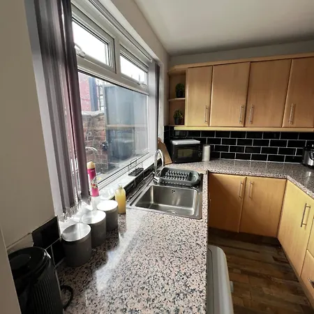 5 Bedroom Cozy And Spacious Home- Sleeps 10 People