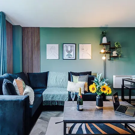 Apartment New! Stunning 2-bed In By 53 Degrees Property, Amazing Location - Sleeps 6! *