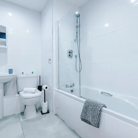 New! Stunning 2-bed In By 53 Degrees Property, Amazing Location - Sleeps 6! Apartment Manchester