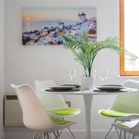 Piccadilly Luxury Three Bedroom Apartment Manchester