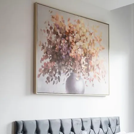 Piccadilly Luxury Three Bedroom Apartamento *