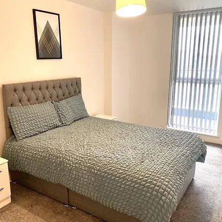 Beautiful Large With Free Secured Parking