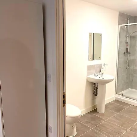 Beautiful Large With Free Secured Parking Lejlighed *
