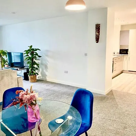 Lejlighed Beautiful Large With Free Secured Parking *