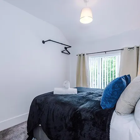 Hébergement de vacances New! Spacious 3-bed House In By 53 Degrees Property, Ideal For Business & Contractors - Sleeps 9! *
