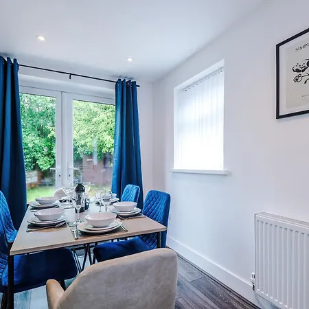 Hébergement de vacances New! Spacious 3-bed House In By 53 Degrees Property, Ideal For Business & Contractors - Sleeps 9! Manchester
