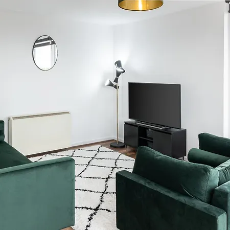 Apartament Host & -