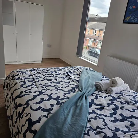 Δωμάτια σε οικογενειακή κατοικία Room-2 En-suite Double Bedroom In *