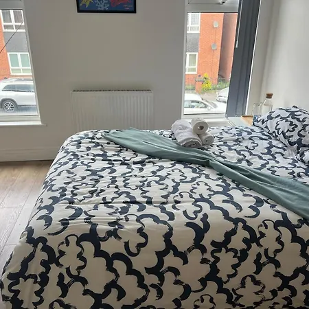 Room-2 En-suite Double Bedroom In Δωμάτια σε οικογενειακή κατοικία *