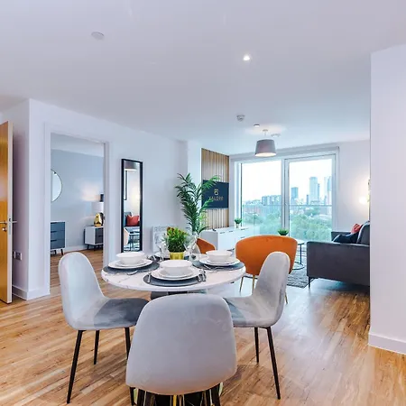 Parking - Lastmindeals - 2bed Apartment Manchester