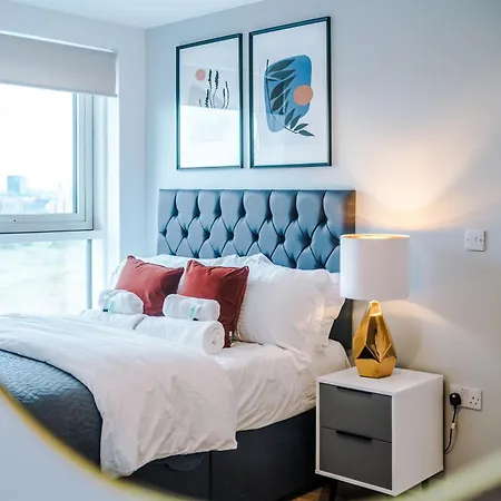 Parking - Lastmindeals - 2bed Apartment Manchester