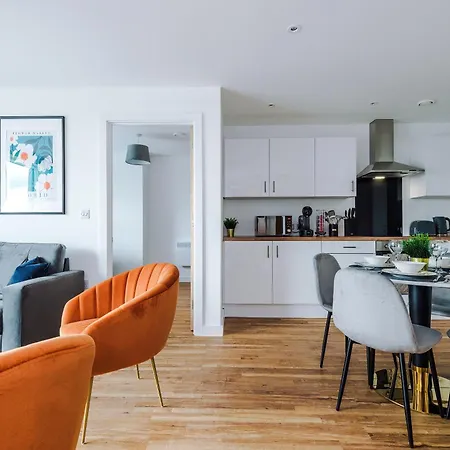 Parking - Lastmindeals - 2bed Apartment Manchester