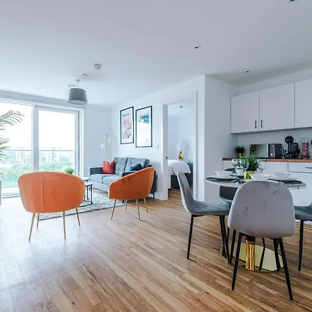Parking - Lastmindeals - 2bed Apartment Manchester