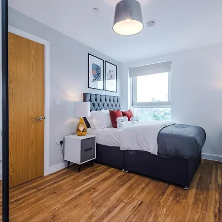 Apartment Parking - Lastmindeals - 2bed Manchester