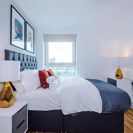 Parking - Lastmindeals - 2bed Apartment Manchester
