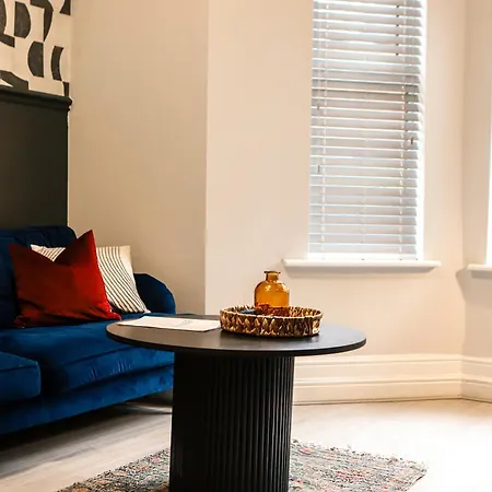 Beautiful Large House Free Parking 10 Mins To Centre Near Ao Arena Ideal For Groups Long Rates Manchester