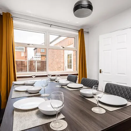 Comfy 3br - Pool Table - Games - Sleeps 8 * Manchester