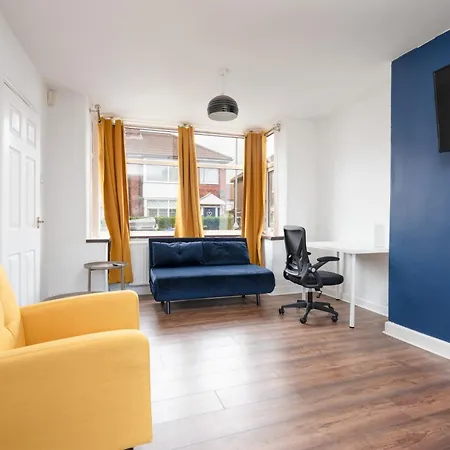 Comfy 3br - Pool Table - Games - Sleeps 8 * Manchester
