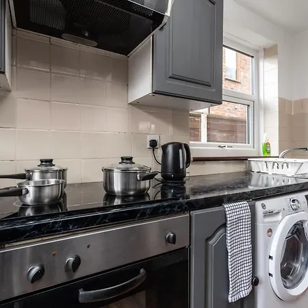 Comfy 3br - Pool Table - Games - Sleeps 8 * Manchester