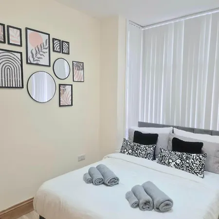 In 6 Minutes Drive To Victoria Station マンチェスター