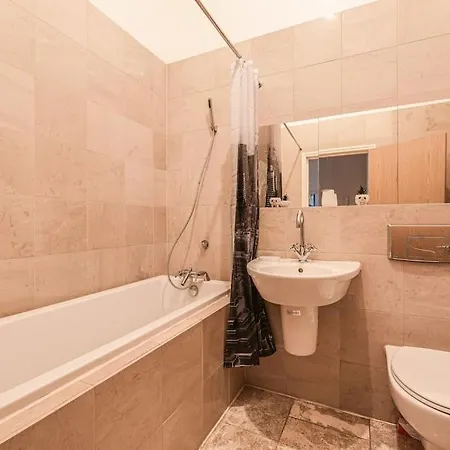 Cozy Retreat - City Centre Appartement *