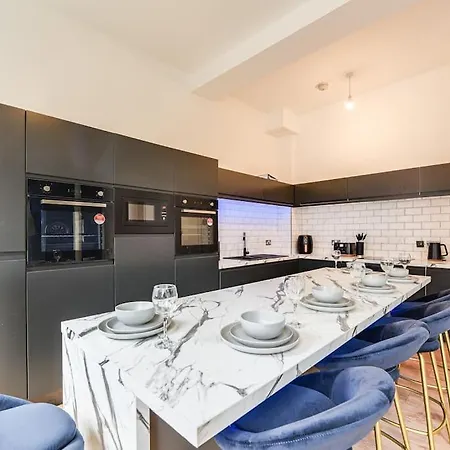 Cozy Retreat - City Centre Appartement *