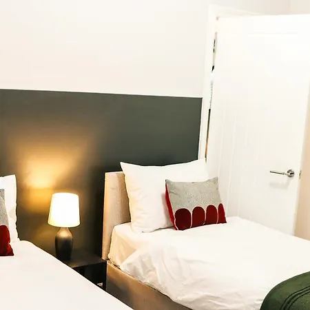 Long Stays, Rates, Free Parking, Contractors Haven, Relocators, Work Leisure, Cosy House, Newly Renovated, マンチェスター