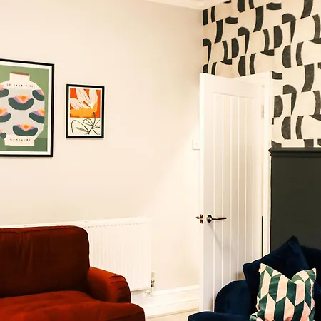 Long Stays, Rates, Free Parking, Contractors Haven, Relocators, Work Leisure, Cosy House, Newly Renovated, Hébergement de vacances Manchester