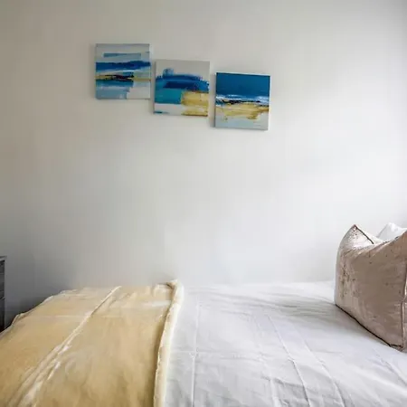 Big New House - 5bdr Near