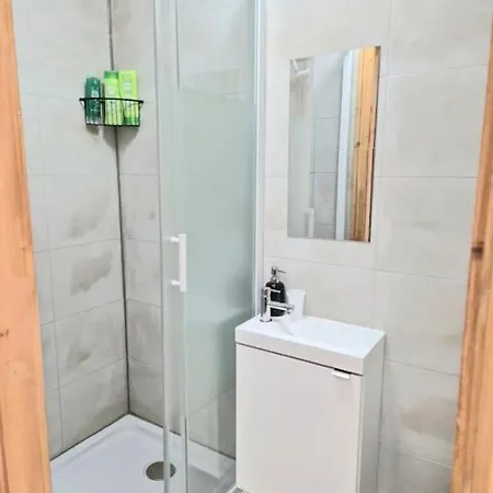 Large Four Bedroom House In Near Centre *