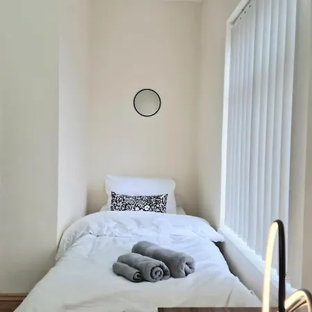 Large Four Bedroom House In Near Centre Manchester