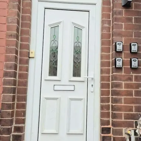 펜션 Large Four Bedroom House In Near Centre