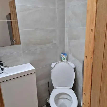 Feriehus Large Four Bedroom House In Near Centre *
