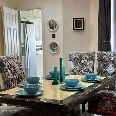 Modern 7 Bed In City Centre With Free Parking & Wifi * Manchester